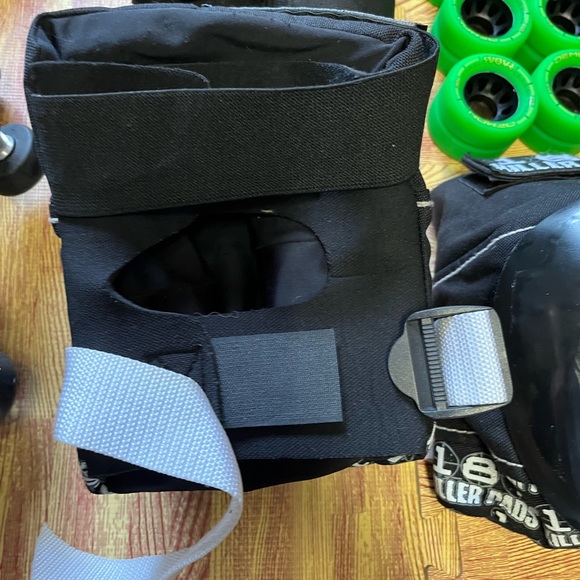 Roller Derby Starter Bundle Riedell R3 Caymen size 6- Med Pads - GUC/NWOT - Picture 6 of 16
